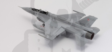 Mistercraft D-116 F-16CJ-52+ Jastrząb/Hawk 1:72 + farbki 2 pędzelki klej