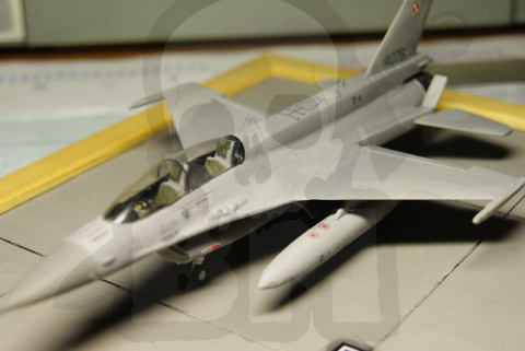 Mistercraft D-116 F-16CJ-52+ Jastrząb/Hawk 1:72 + farbki 2 pędzelki klej