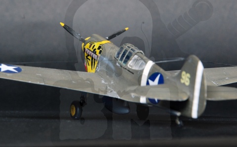 Mistercraft D-202 P-40E Aleutian Tiger 1:72 + farbki 2 pędzelki klej