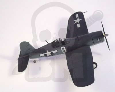 Mistercraft D-205 Starter Set F-4U-1A Corsair 1:72 + farbki 2 pędzelki klej