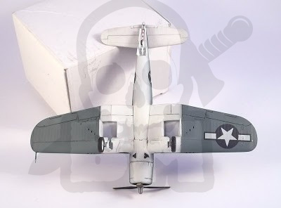 Mistercraft D-205 Starter Set F-4U-1A Corsair 1:72 + farbki 2 pędzelki klej