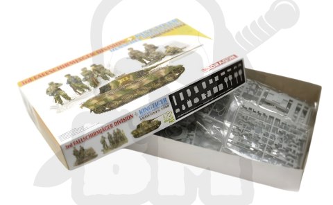 1:72 3rd Fallschirmjager Division + King Tiger Henschel Production Ardennes 1944 1:72 3rd Fallschirmjager Division + King Tiger Henschel Production Ardennes 1944