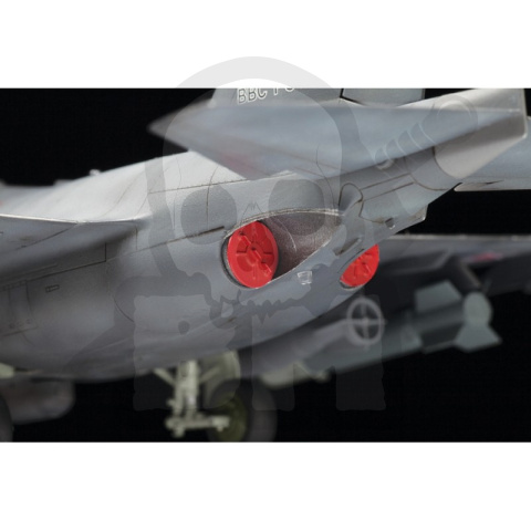1:48 Russian Light Bomber YAK-130 "Mitten" 1:48 Russian Light Bomber YAK-130 "Mitten"