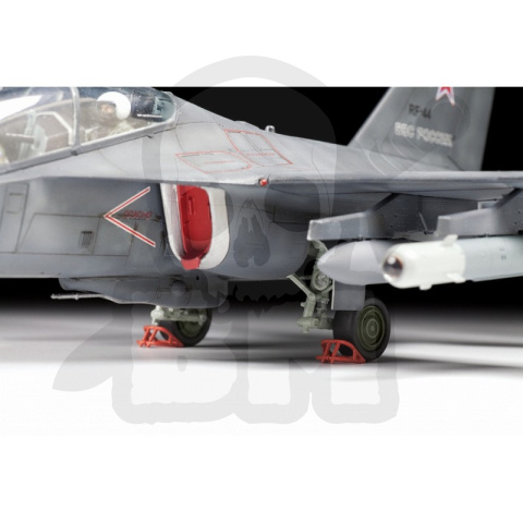 1:48 Russian Light Bomber YAK-130 "Mitten" 1:48 Russian Light Bomber YAK-130 "Mitten"