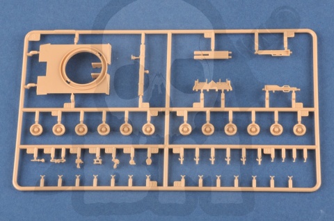 Hobby Boss 82927 Działo samobieżne 2S19-M1 Msta-S 1:72