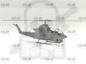 AH-1G Cobra with Vietnam War US Helicopter Pilots 1:32