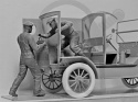 American Gasoline Loaders (1910s) 2 figures 1:24