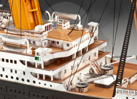 Revell 05715 R.M.S. Titanic - 100th anniversary edition Revell 05715 R.M.S. Titanic - 100th anniversary edition