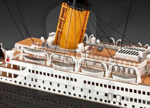 Revell 05715 R.M.S. Titanic - 100th anniversary edition Revell 05715 R.M.S. Titanic - 100th anniversary edition