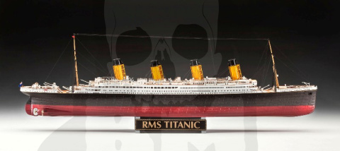 Revell 05715 R.M.S. Titanic - 100th anniversary edition Revell 05715 R.M.S. Titanic - 100th anniversary edition