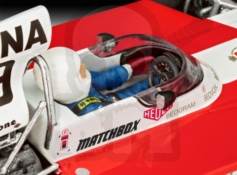 Revell 07739 Surtees TS16/03 1:32 Revell 07739 Surtees TS16/03 1:32