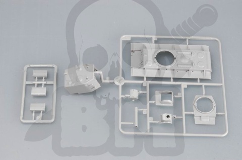 Trumpeter 07235 Ciężki czołg KW-2 (mod 1940) 1:72