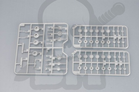 Trumpeter 07235 Ciężki czołg KW-2 (mod 1940) 1:72