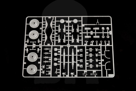 Trumpeter 01508 Panzertragerwagen z niemieckiego pociągu pancernego BP-42
