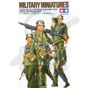 1:35 Tamiya 35184 German Machine Gun Crew On Maneuver - 5 żołnierzy