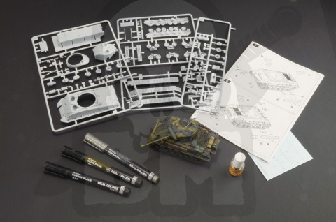 Italeri 75001 M4A3E8 Sherman Fury Starter Set - Easy Paint 1:56