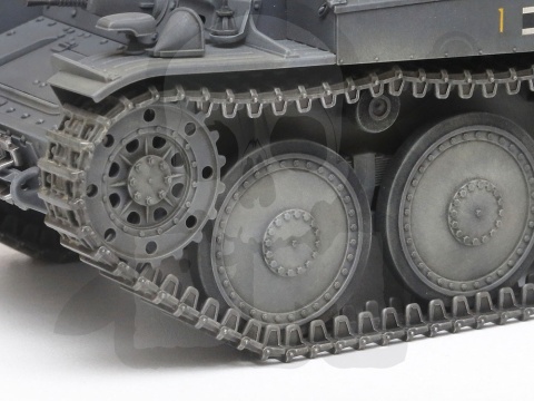 Tamiya 35369 Panzerkampfwagen 38(t) Ausf. E/F 1:35 model niemieckiego czołgu lekkiego