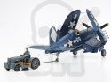 Tamiya 61085 Vought F4U-1D Corsair w/ Moto-Tug 1:48 model samolotu i ciągnika
