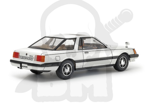 Tamiya 24378 Nissan Leopard 2-Door Hardtop 280X SF-L 1:24 model samochodu