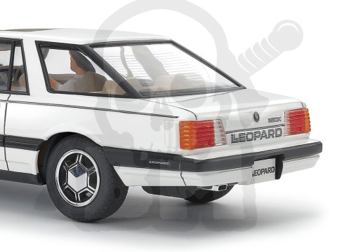 Tamiya 24378 Nissan Leopard 2-Door Hardtop 280X SF-L 1:24 model samochodu