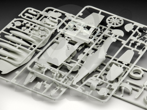 Revell 03955 Chance Vought F4U-4 Corsair 1:72